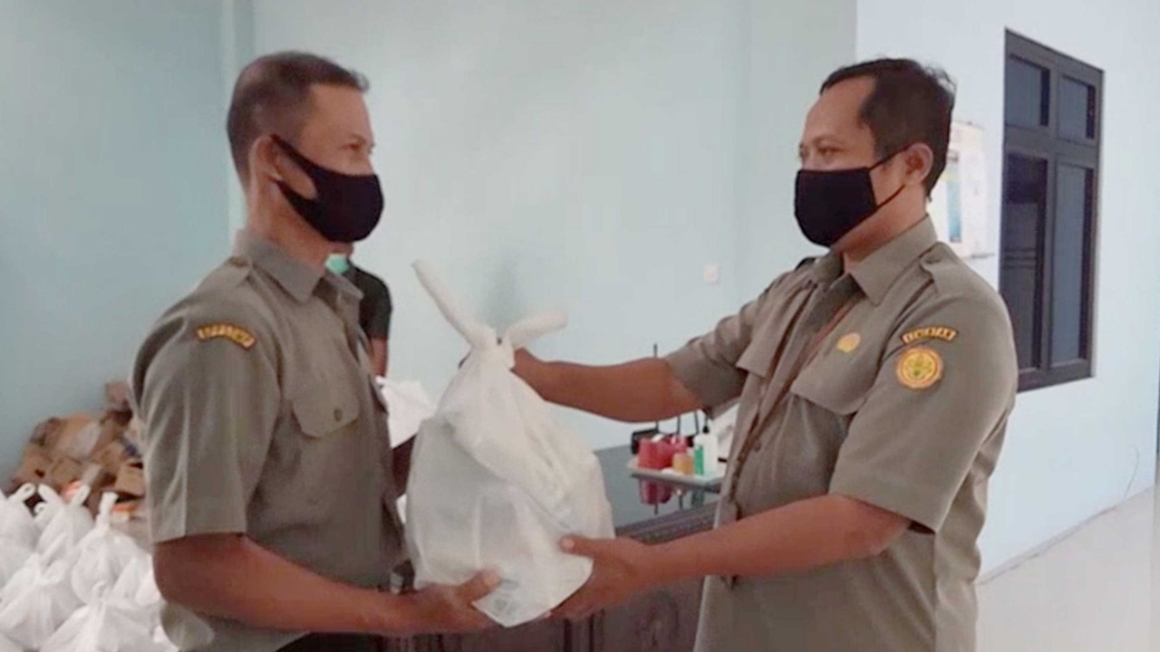 Dukung “Jateng di Rumah Saja,” Polbangtan YoMa Bagi-Bagi Vitamin