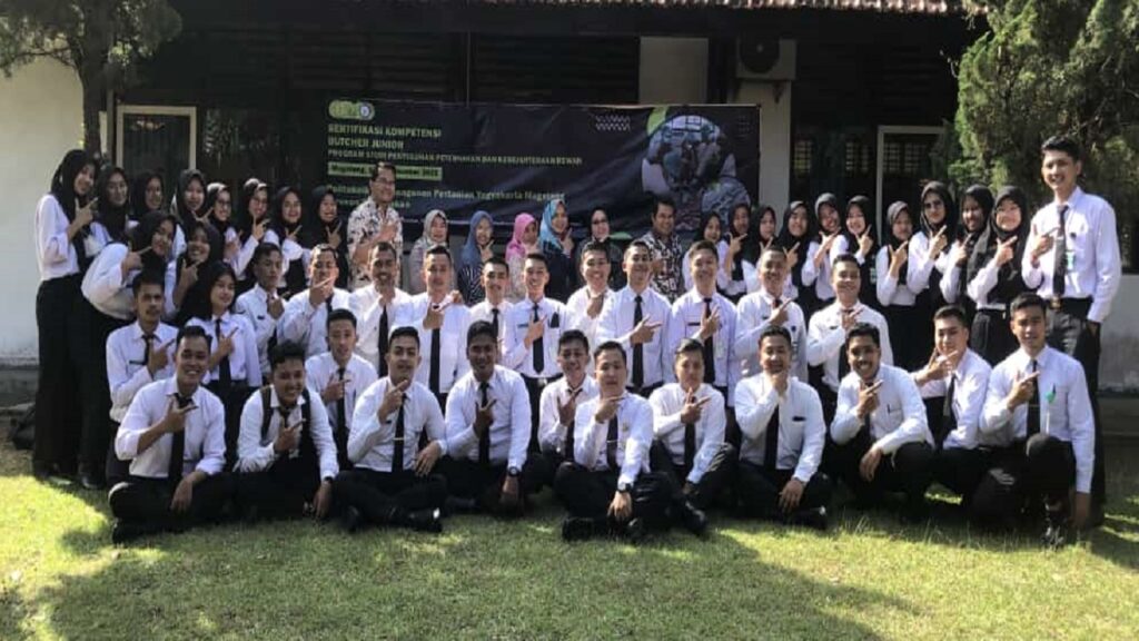 Sah! 48 Lulusan Polbangtan Kementan Dinyatakan Kompeten sebagai Butcher Yunior Sah! 48 Lulusan Polbangtan Kementan Dinyatakan Kompeten sebagai Butcher Yunior